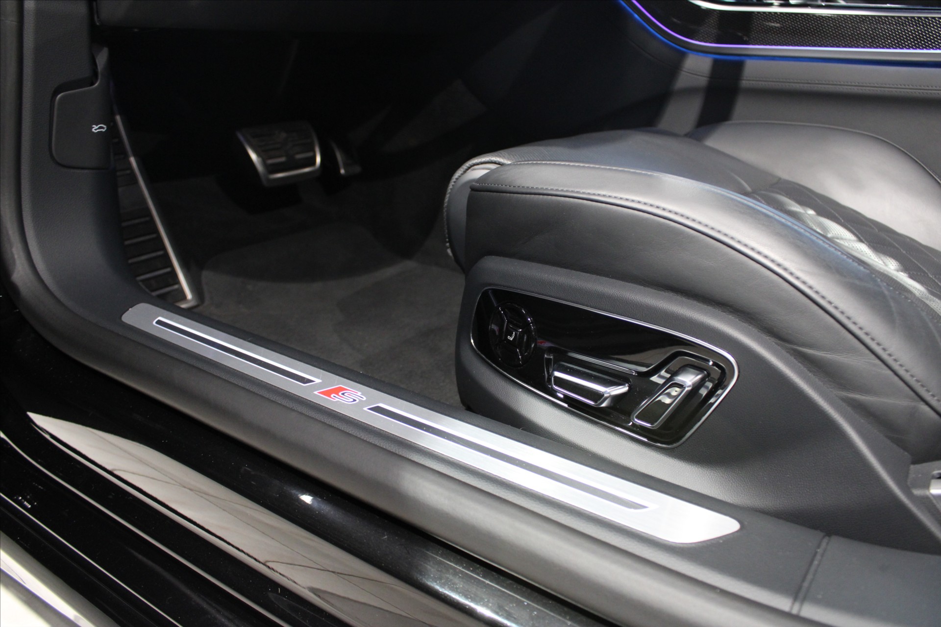 Audi S8